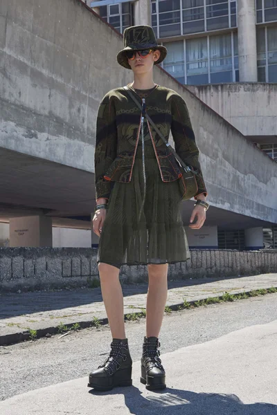 Look 25